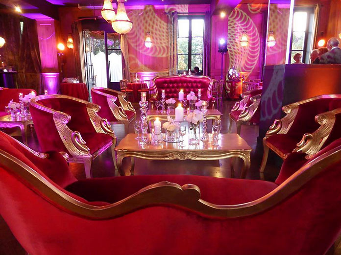 126 events - Location de mobilier baroque rouge pour un événementiel
