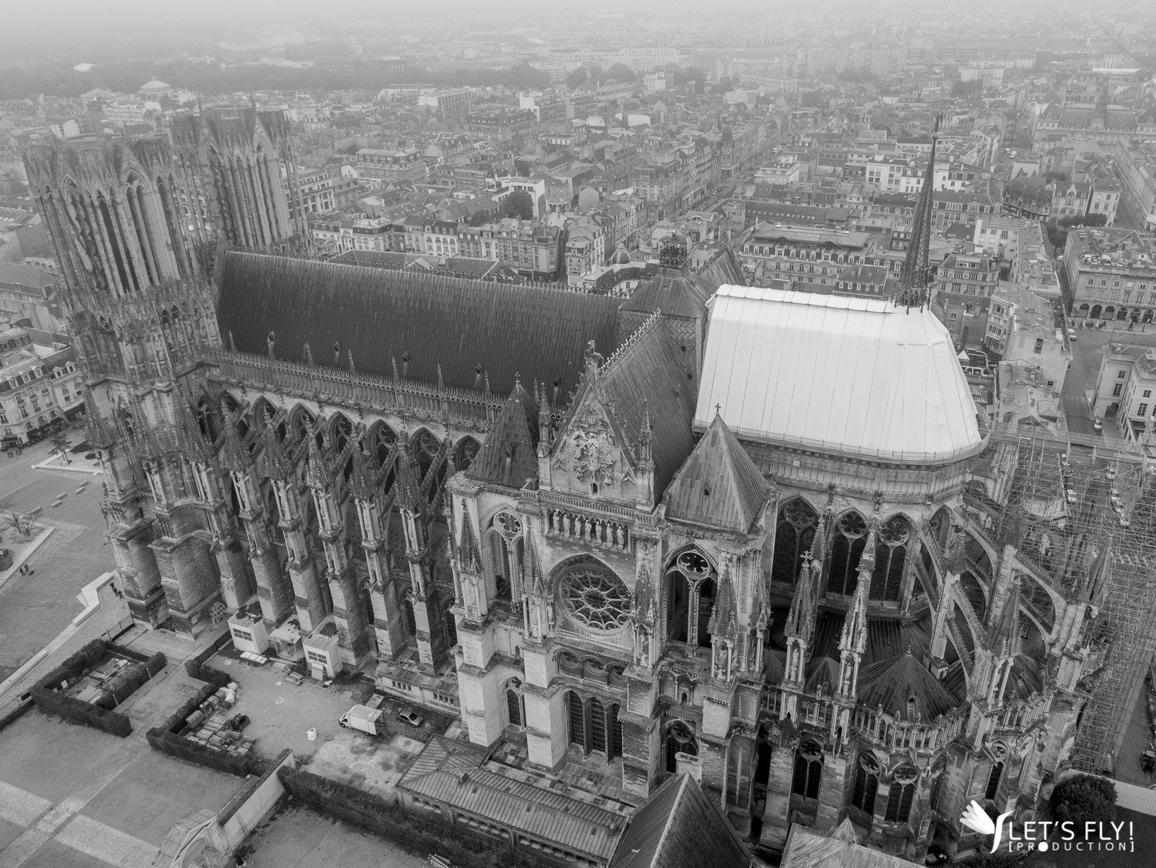 LET'S FLY PRODUCTION - Prise de vue par drone en ville agglomération zone peuplée