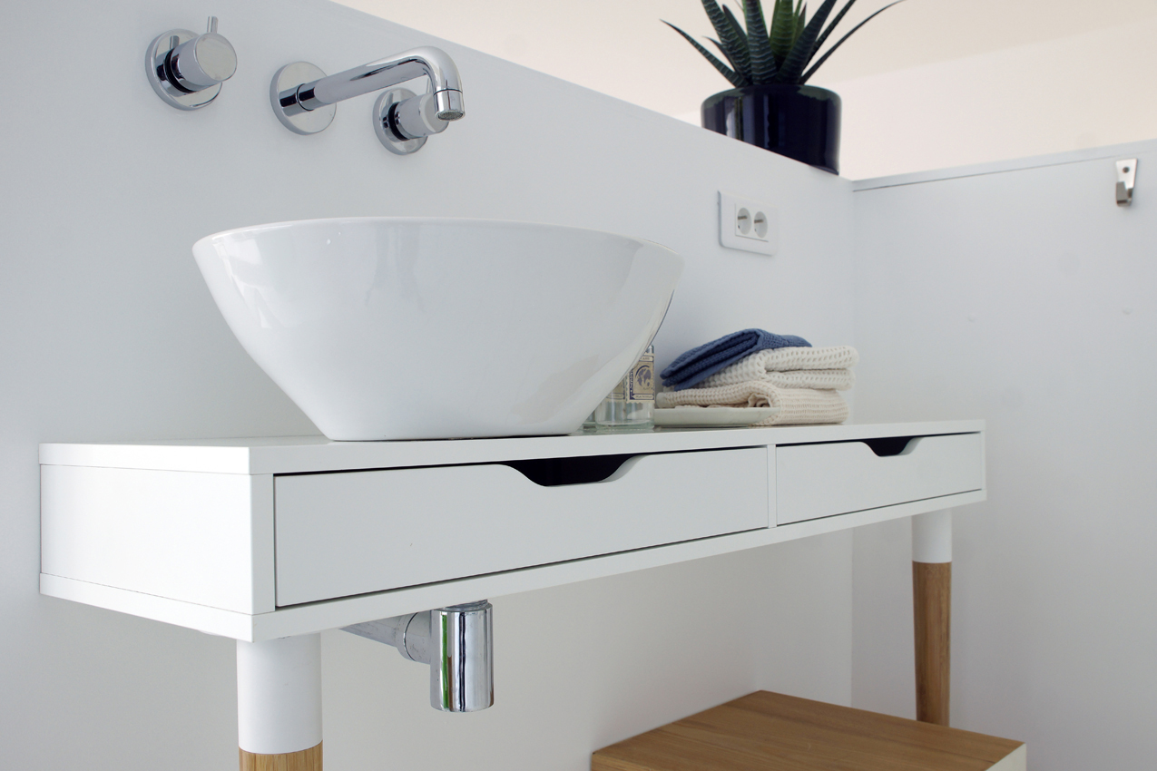 Loft à louer - Salle de bain dans une ambiance blanche à louer pour des prises de vues ou des tournages