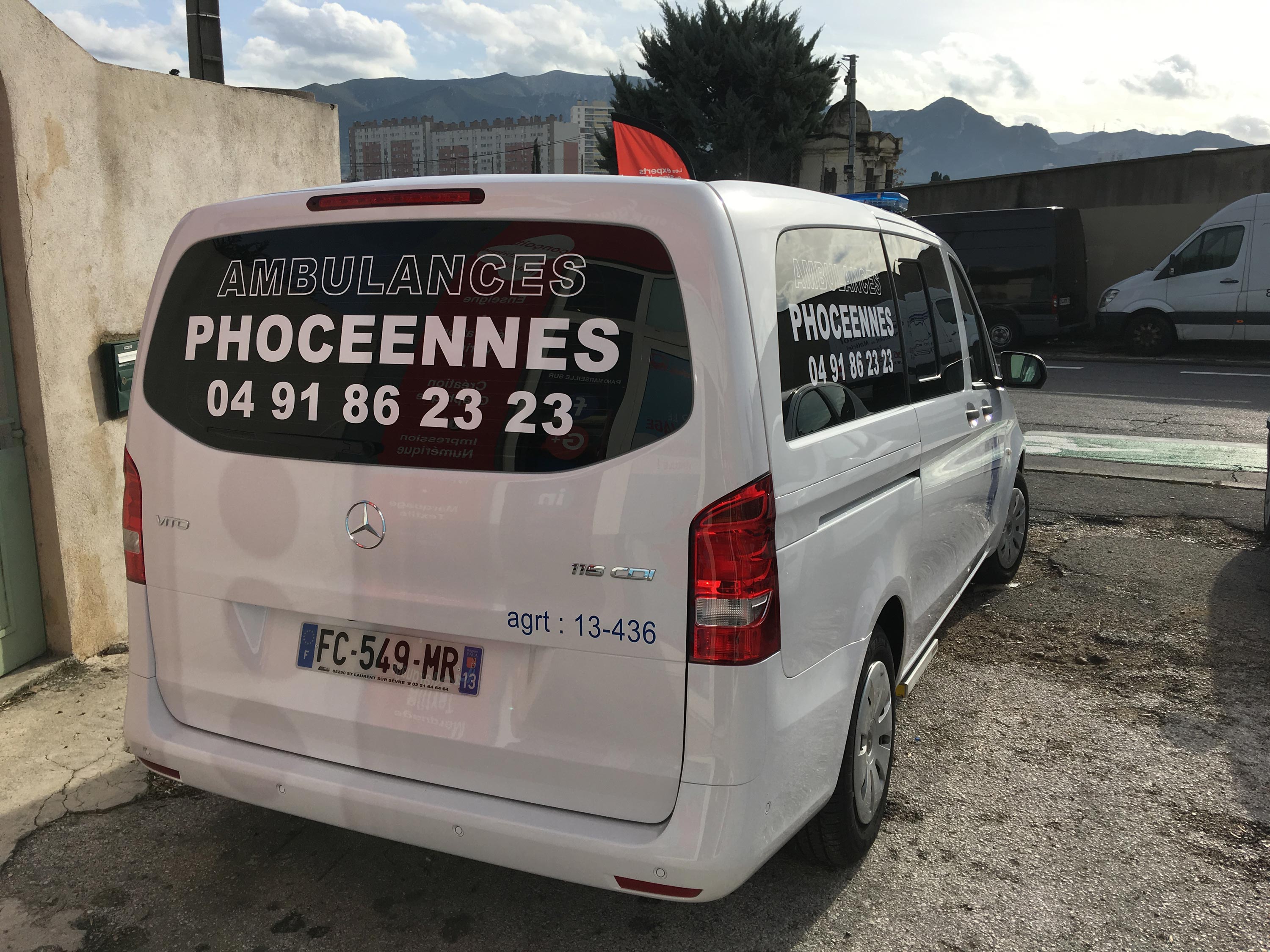 PANO Marseille 12ème - DÉCORATION AMBULANCE
