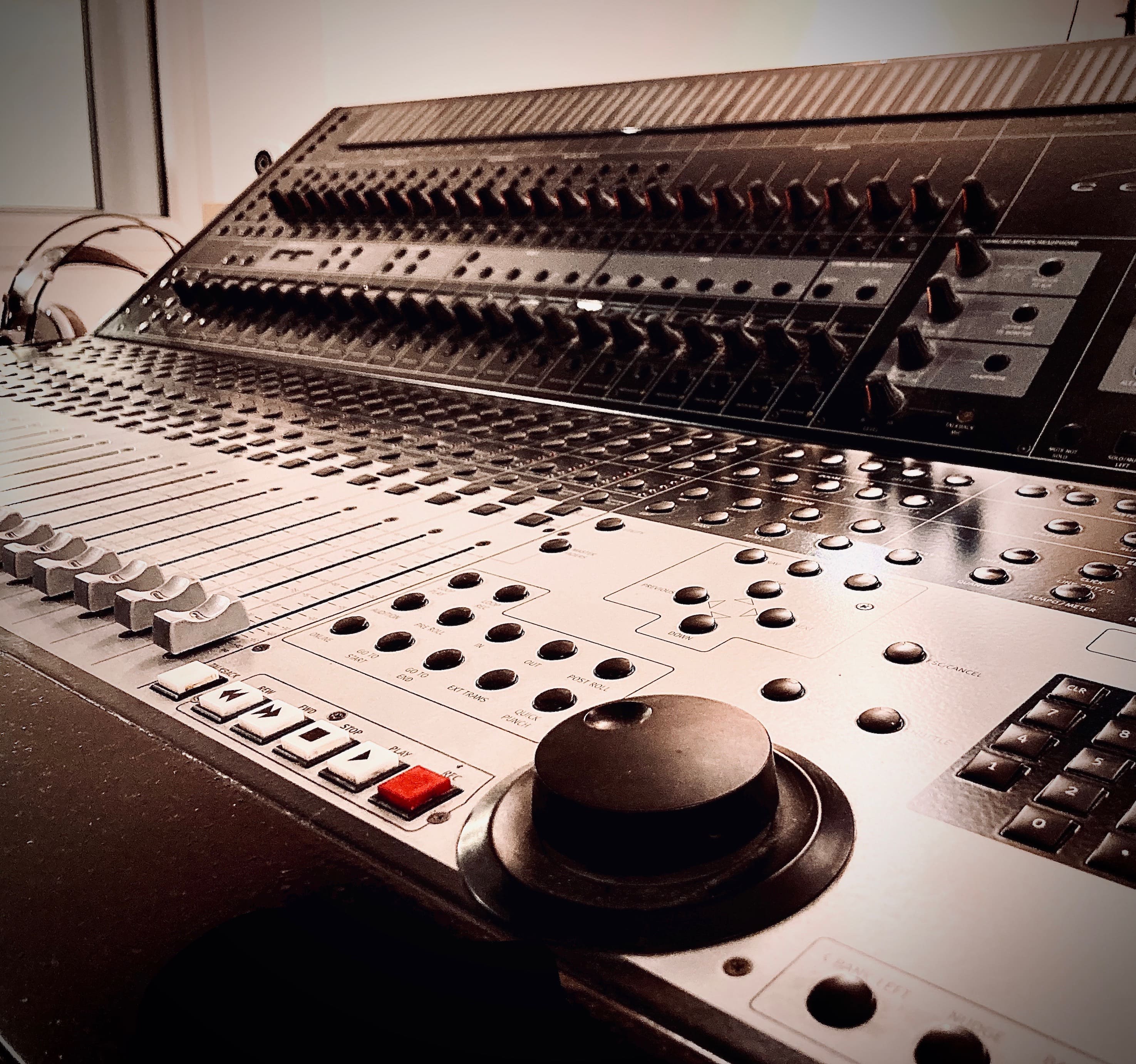 Studio H2 - Table de mixage